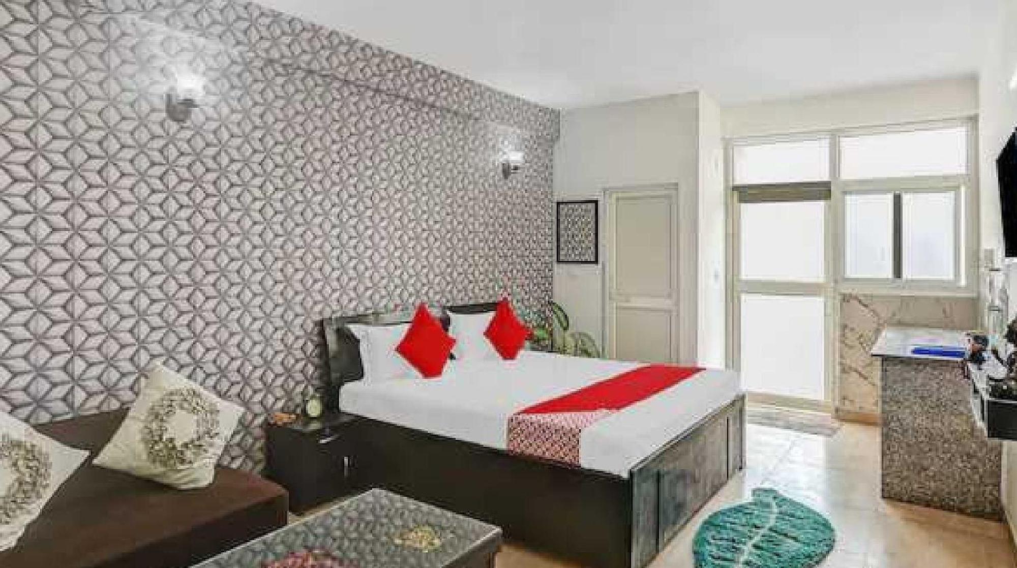 Hotel O Krishna Orchid Near Noida Sector 81 Metro Station Zewnętrze zdjęcie