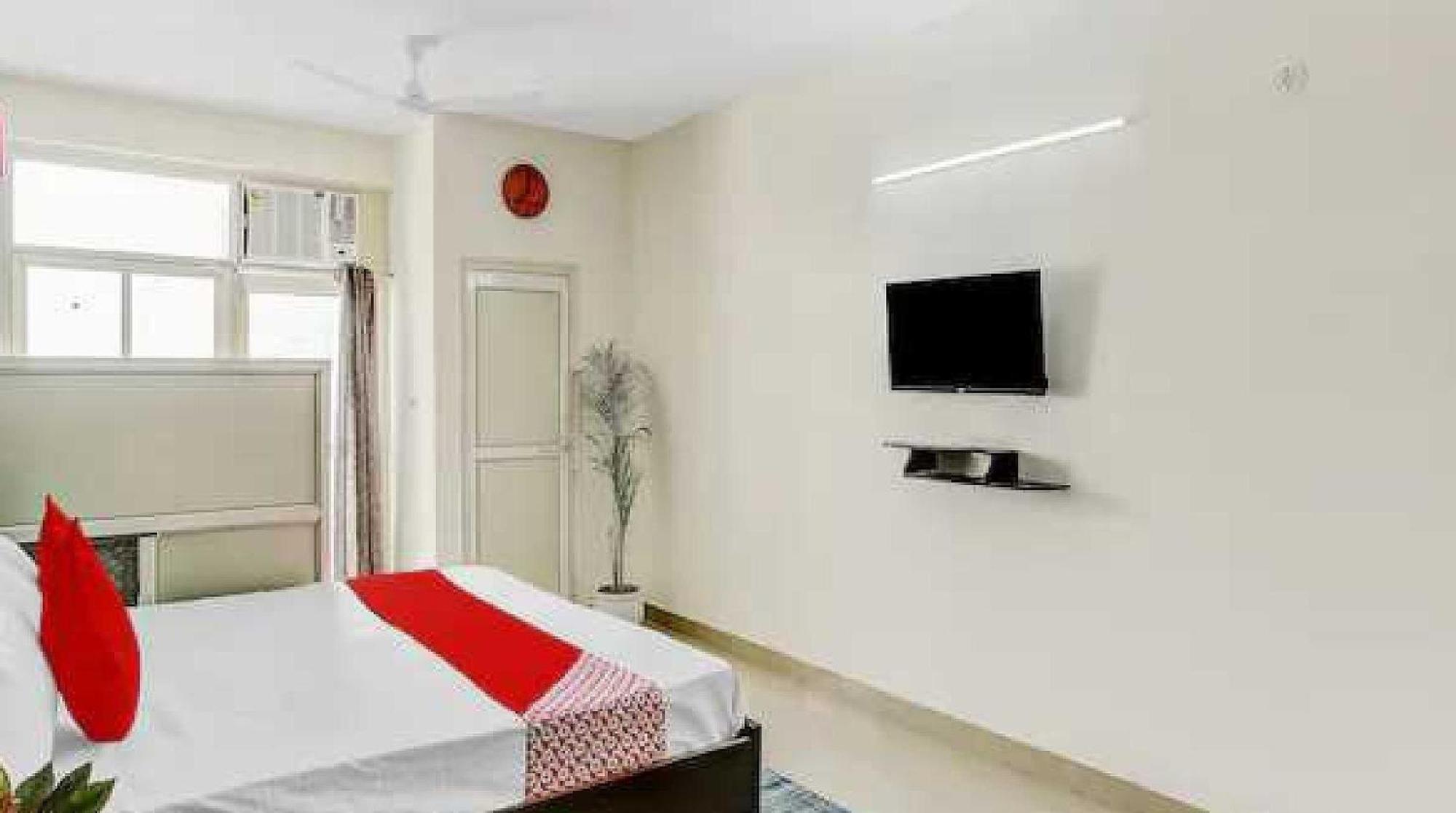 Hotel O Krishna Orchid Near Noida Sector 81 Metro Station Zewnętrze zdjęcie